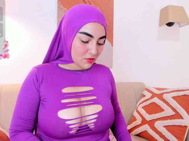 Malika-Noor webcam