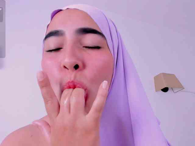 Malika-Noor webcam