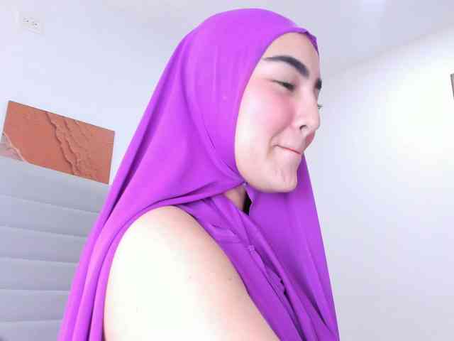 Malika-Noor webcam
