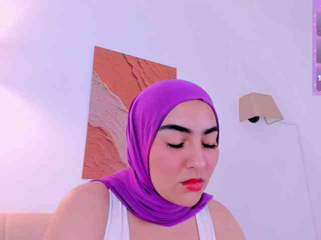 Malika-Noor webcam