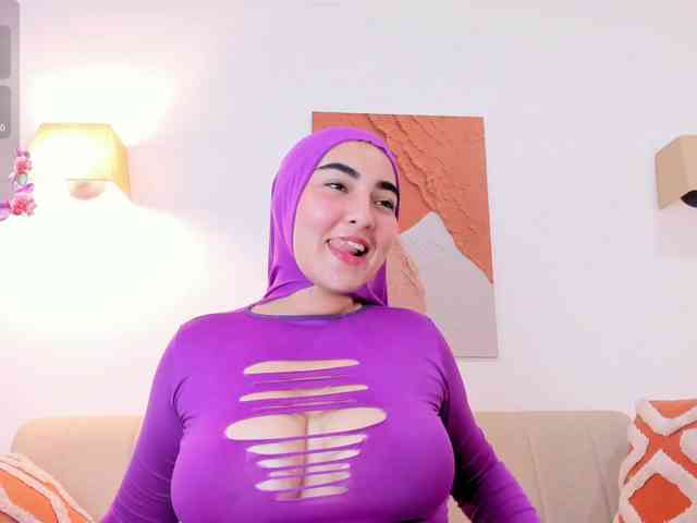 Malika-Noor webcam