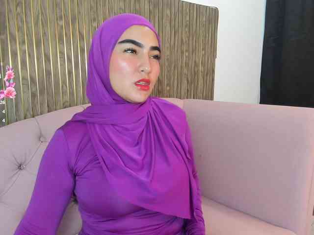 Malika-Noor webcam