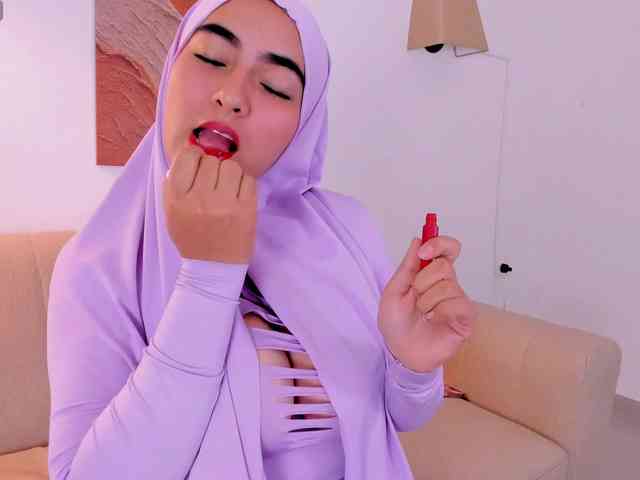 Malika-Noor webcam