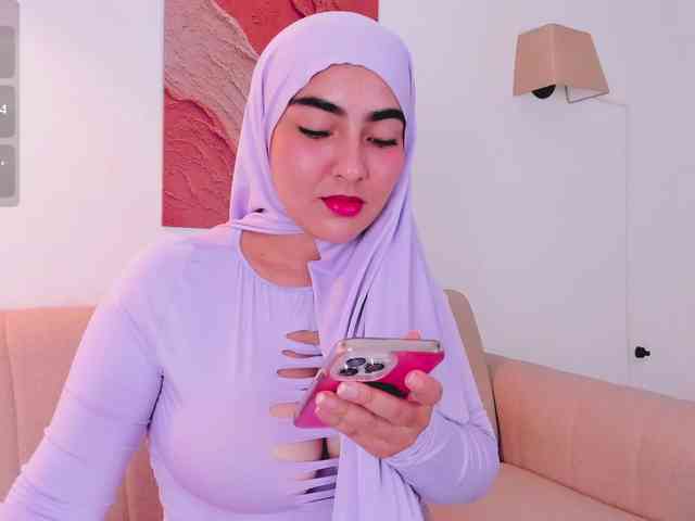 Malika-Noor webcam