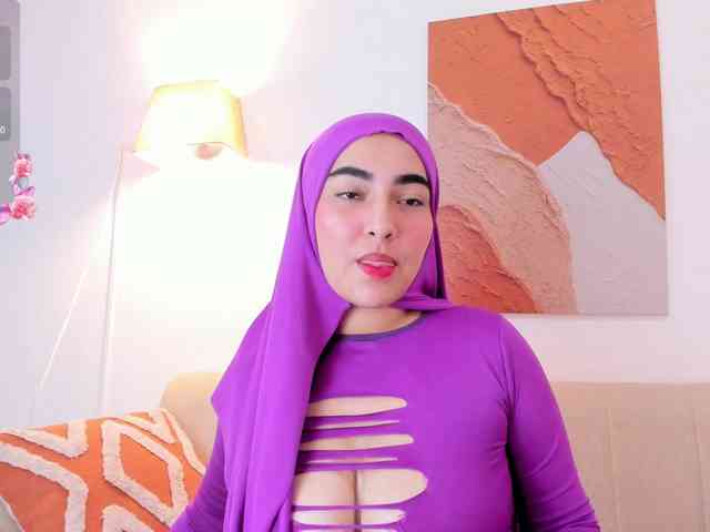 Malika-Noor webcam