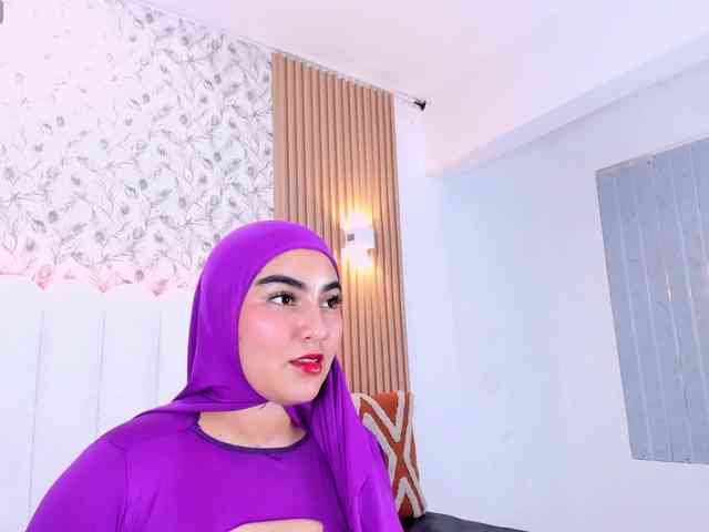 Malika-Noor webcam