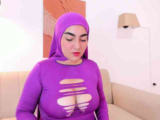Malika-Noor webcam