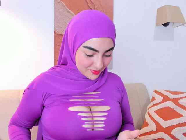 Malika-Noor webcam