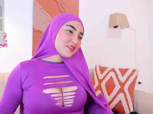 Malika-Noor webcam