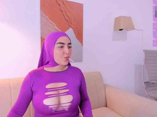 Malika-Noor webcam