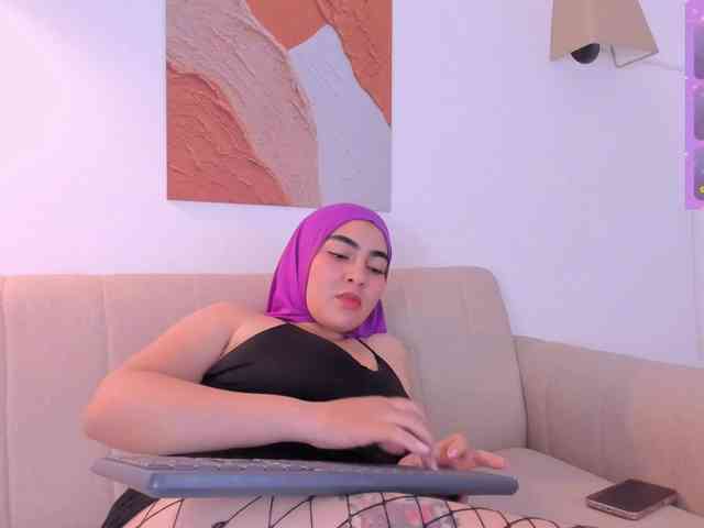Malika-Noor webcam