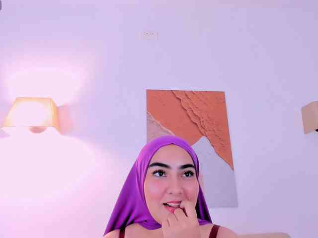 Malika-Noor webcam