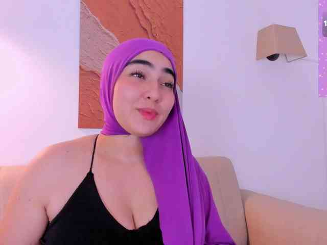 Malika-Noor webcam