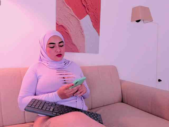 Malika-Noor webcam