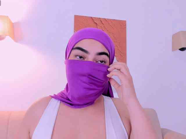 Malika-Noor webcam
