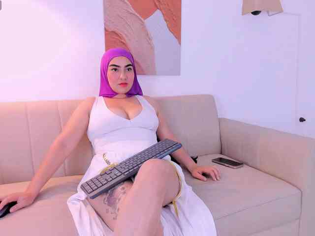 Malika-Noor webcam