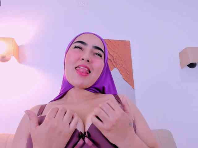 Malika-Noor webcam