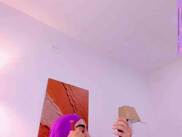 Malika-Noor webcam