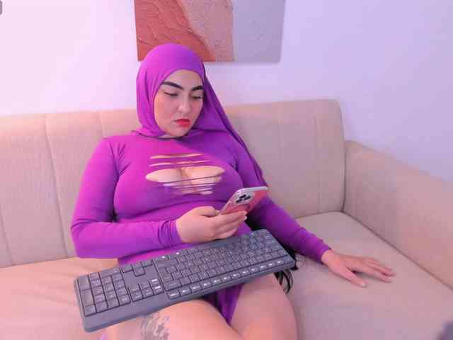 Malika-Noor webcam