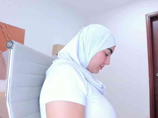 Malika-Noor webcam