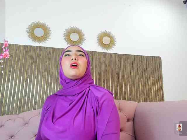 Malika-Noor webcam
