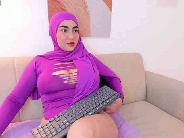 Malika-Noor webcam