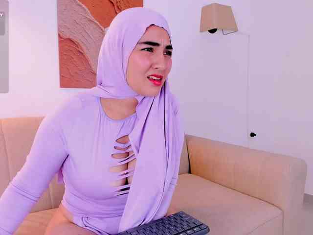 Malika-Noor webcam