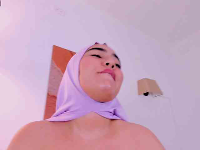 Malika-Noor webcam