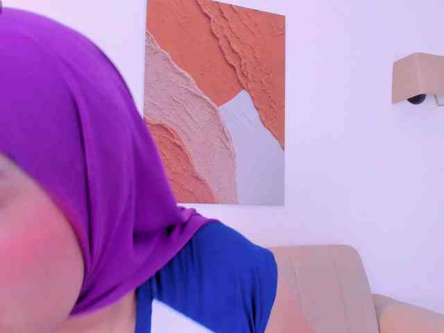 Malika-Noor webcam