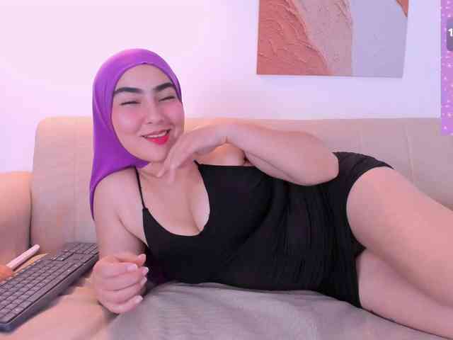 Malika-Noor webcam