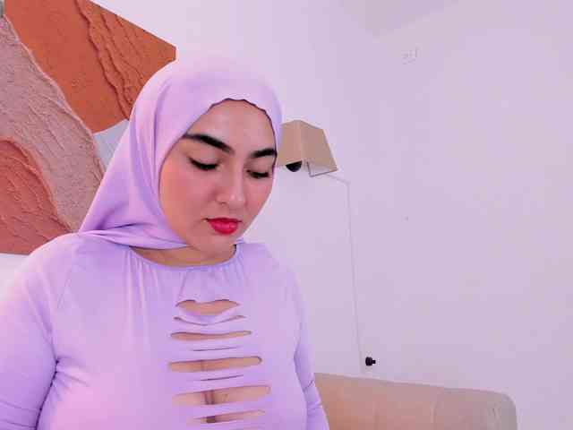 Malika-Noor webcam