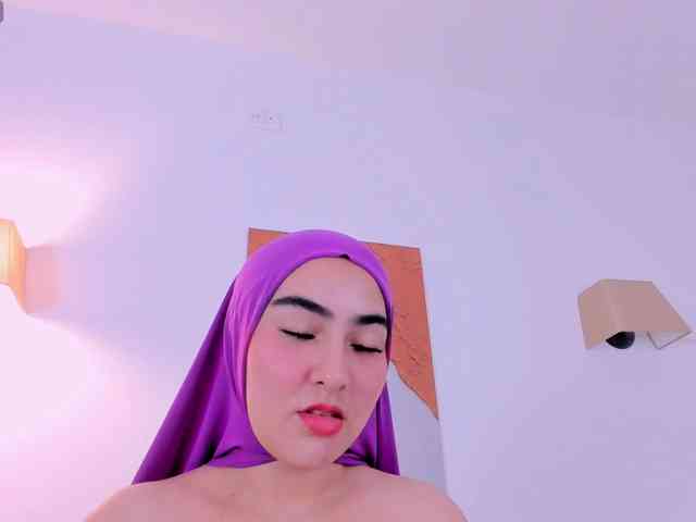 Malika-Noor webcam