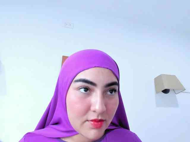 Malika-Noor webcam
