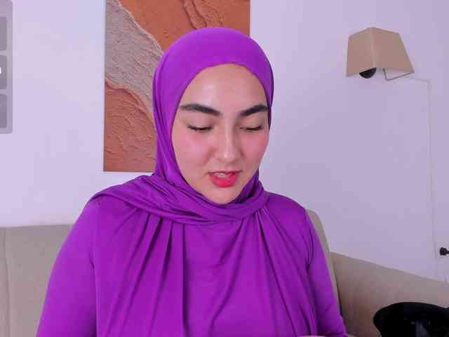 Malika-Noor webcam