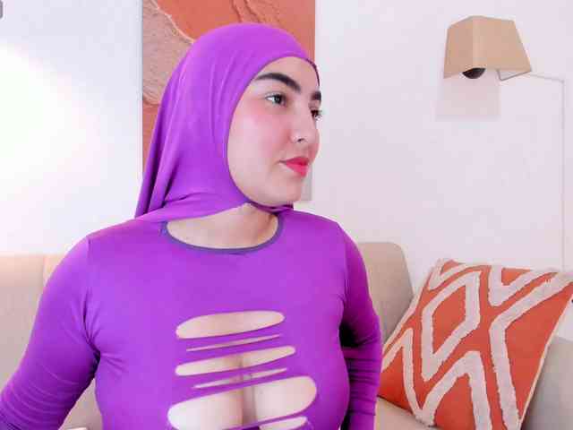 Malika-Noor webcam