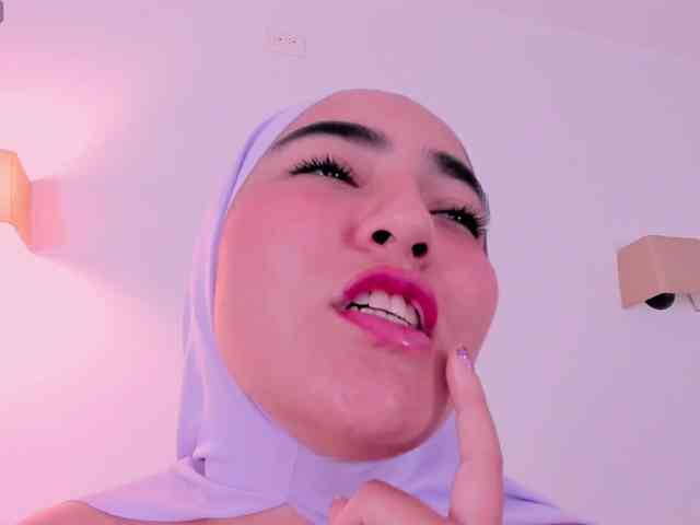 Malika-Noor webcam