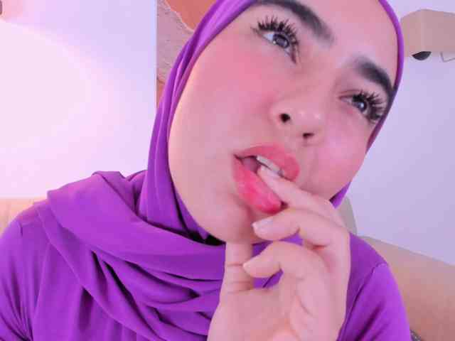 Malika-Noor webcam