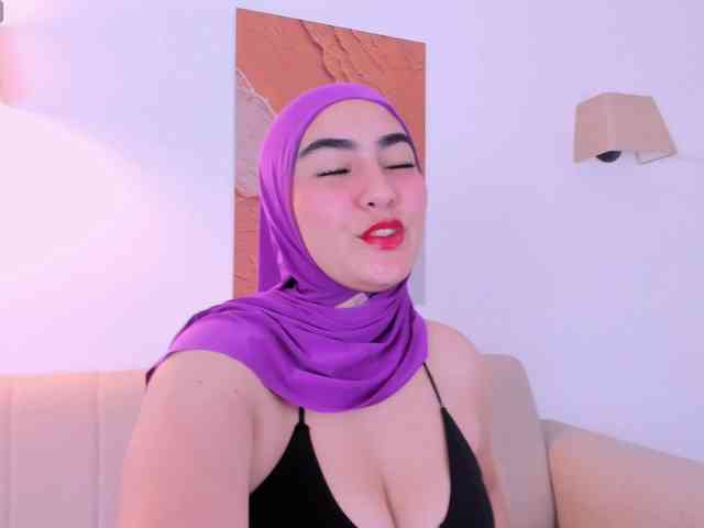 Malika-Noor webcam
