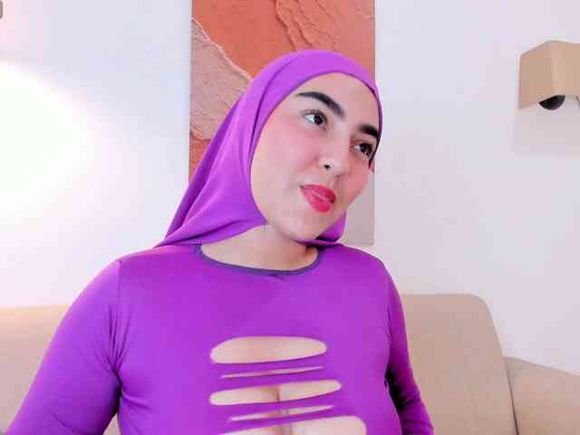 Malika-Noor webcam