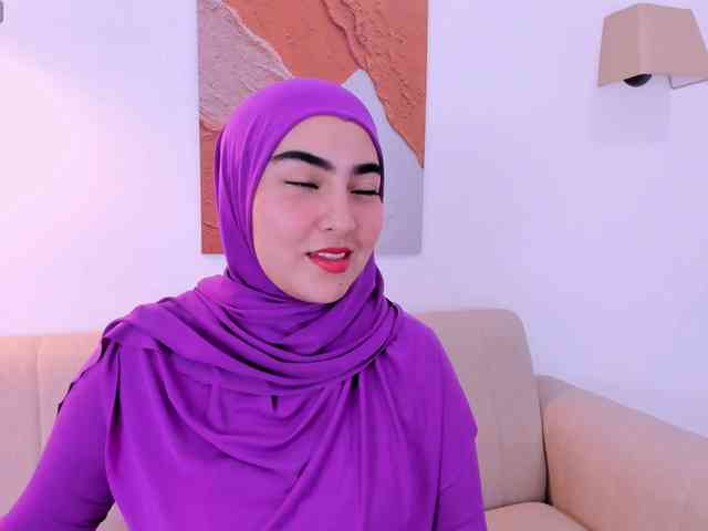 Malika-Noor webcam