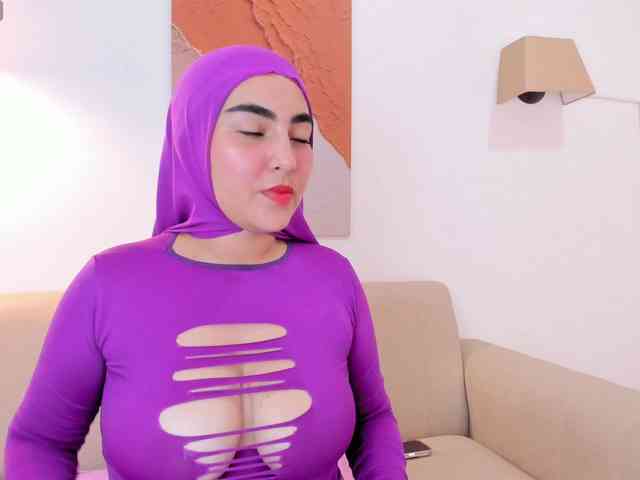 Malika-Noor webcam