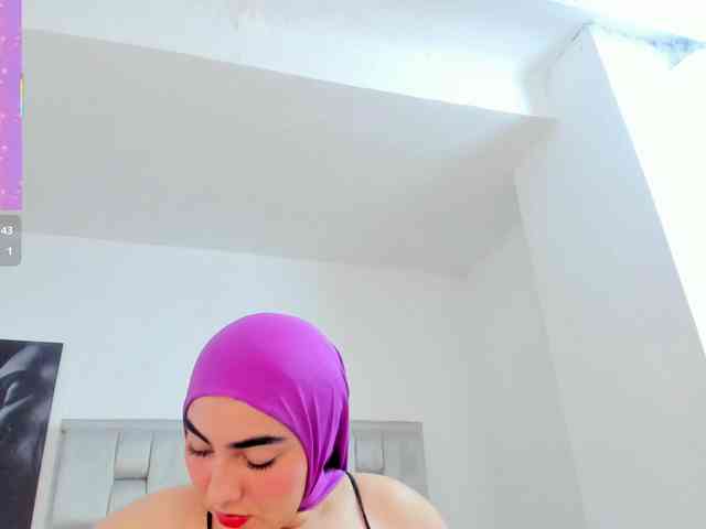 Malika-Noor webcam