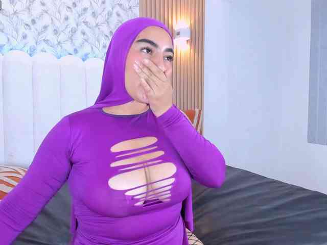 Malika-Noor webcam