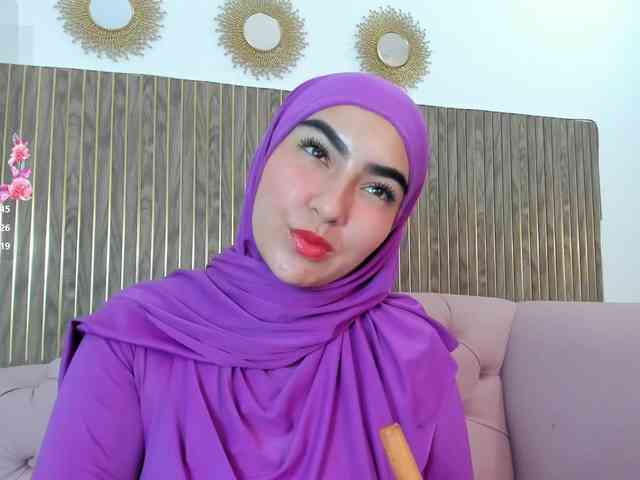 Malika-Noor webcam