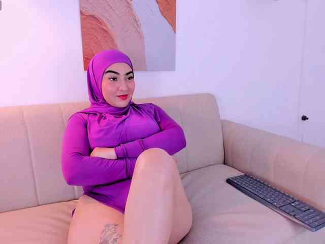 Malika-Noor webcam