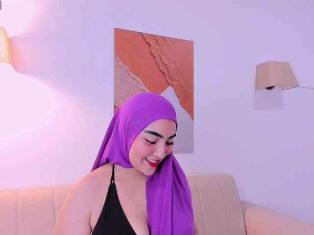 Malika-Noor webcam