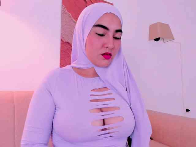 Malika-Noor webcam