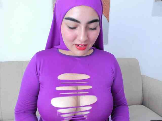 Malika-Noor webcam