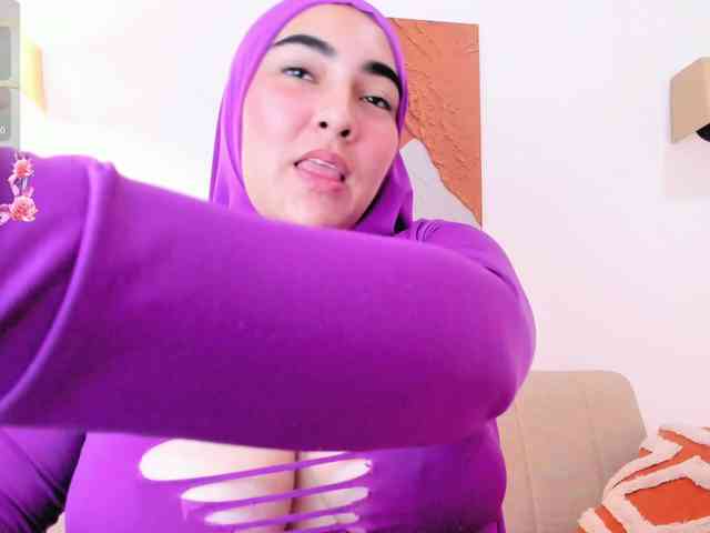 Malika-Noor webcam