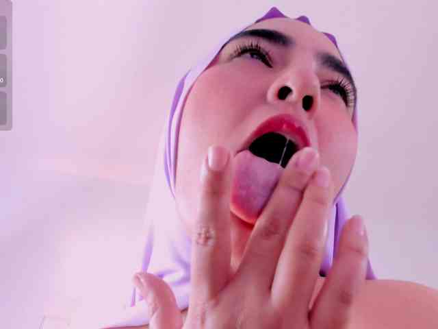 Malika-Noor webcam